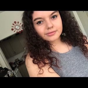 Meet your Posher, Priscila